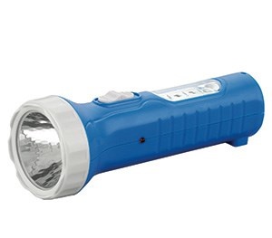 Dùng đèn pin sạc điện kém chất lượng có thể gây cháy nổ gây thương tật suốt đời