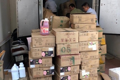 Triệt phá lô hàng trà sữa nhập lậu ở Hà Nội