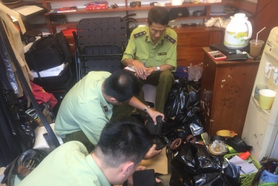 ‘Quét’ hàng giả, hàng nhái ở phố cổ Hà Nội