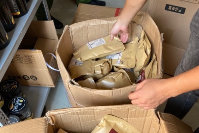 Tạm giữ lượng lớn nguyên liệu, máy pha chế nước trái cây và trà sữa không có nhãn phụ 