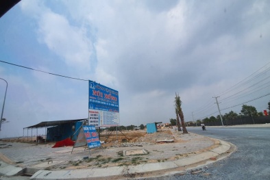 Dự án Khu nhà ở Nam Tân Uyên: Khách hàng 'cầm dao đằng lưỡi'?