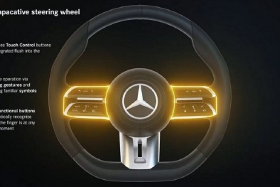 Mercedes ra mắt phiên bản vô lăng thông minh, cảnh báo nguy hiểm cho tài xế