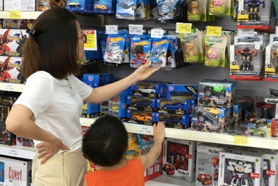 Sôi động thị trường đồ chơi trẻ em trước Tết Thiếu nhi 1/6