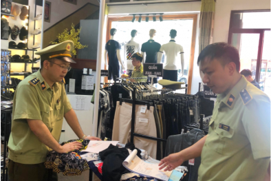 Lạng Sơn: Phát hiện 20 loại hàng hóa có dấu hiệu giả mạo nhãn hiệu NIKE