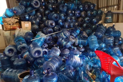 Phát hiện cơ sở phù phép 'nước mương' thành nước tinh khiết bán ra thị trường