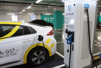 Số trạm sạc công cộng tăng 60% và tương lai ngành xe điện toàn cầu