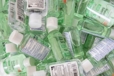 FDA Hoa Kỳ cảnh bảo hóa chất độc hại có trong nước rửa tay khô