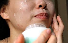 Hỏng da vì sử dụng mỹ phẩm trôi nổi