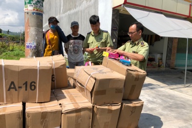 Tạm giữ 690 hộp kẹo Yogurt Ball và 147 kg tỏi đen không rõ nguồn gốc xuất xứ