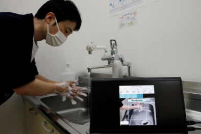 Dùng trí tuệ nhân tạo để kiểm soát việc nhân viên rửa tay phòng chống Covid-19