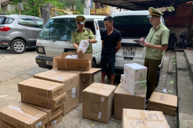Chặn đứng 2 phương tiện vận chuyển 1.600 sản phẩm không rõ nguồn gốc 