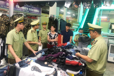 Tạm giữ 39 chiếc áo phông nam có dấu hiệu giả mạo nhãn hiệu ADIDAS bán qua Zalo