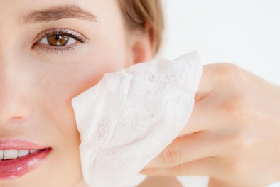 Khăn giấy tẩy trang có thể âm thầm tàn phá làn da của người dùng