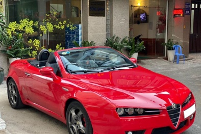 Ô tô mui trần đẹp long lanh đang được rao giá chỉ hơn 900 triệu đồng tại Việt Nam