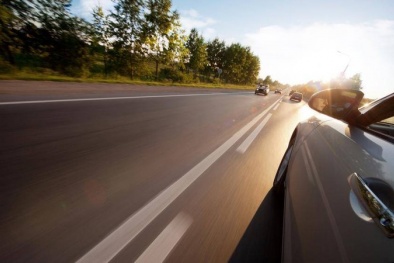 Những sai lầm vô cùng nguy hiểm khi lái ô tô số tự động tài xế nên tránh 