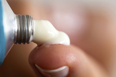 Dùng 'bừa bãi' mỹ phẩm trị mụn chứa corticoid sẽ hủy hoại làn da nghiêm trọng