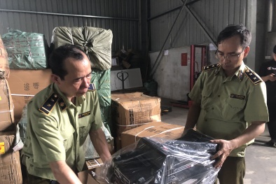 Tạm giữ số lượng lớn đồ chơi trẻ em, mỹ phẩm nhập lậu 