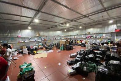 Kho hàng lậu giữa Lào Cai: Doanh thu mỗi tháng 10 tỷ đồng?