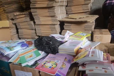 Tinh vi thủ đoạn 'phù phép' mã vạch, tem chống hàng giả trên sách giả