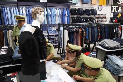 Phạt một cơ sở 16 triệu đồng do vi phạm kinh doanh quần áo giả mạo nhãn hiệu