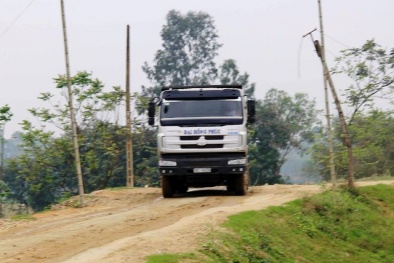 Yêu cầu ngăn chặn, xử lý dứt điểm tình trạng xe quá tải gây hư hỏng đê