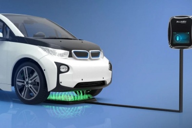 Sạc xe điện không dây đầu tiên trên thế giới vừa ra mắt có gì đặc biệt?