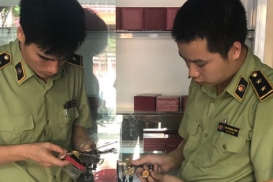 Phát hiện cửa hàng bán đồng hồ giả mạo nhãn hiệu Thụy Sỹ buộc tiêu hủy