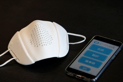 Xuất hiện loại khẩu trang 'chuyển ngữ' đặc biệt, có thể dịch được 8 thứ tiếng