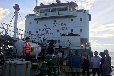 Ngăn chặn hành vi sang mạn trái phép 1.100m3 dầu DO dầu trên biển