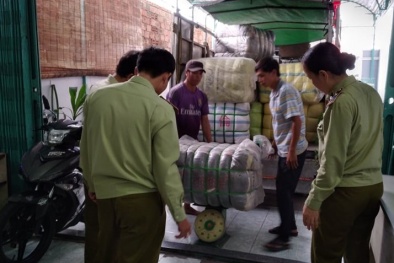 Phát hiện 11 kiện hàng may mặc đã qua sử dụng là hàng hóa cấm nhập khẩu