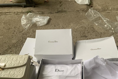 Tịch thu nhiều túi xách giả nhãn hiệu nổi tiếng Dior