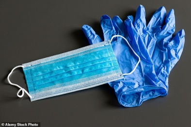 Găng tay không có tác dụng giảm nguy cơ lây nhiễm Covid-19