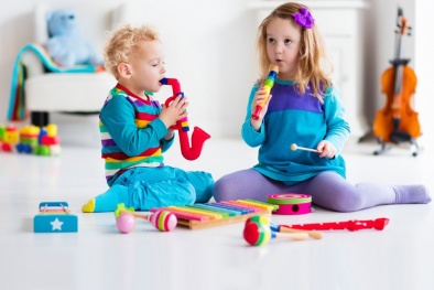 Đồ chơi, giày dép cho trẻ phát ra âm thanh có thể gây điếc, nhiễm độc vì hóa chất 