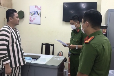 Sản xuất buôn bán găng tay y tế kém chất lượng, giám đốc bị bắt