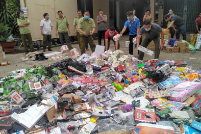Tiêu hủy hơn 10 tấn hàng hóa không đủ tiêu chuẩn lưu thông trên thị trường