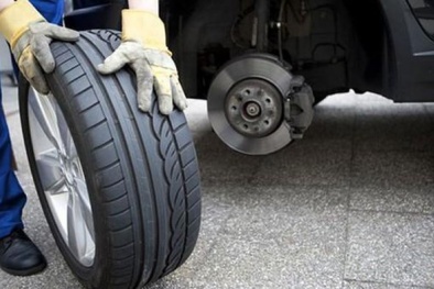 Thay lốp ô tô tại cơ sở làm lốp cần tỉnh táo kẻo bị mắc lừa mua phải lốp cũ