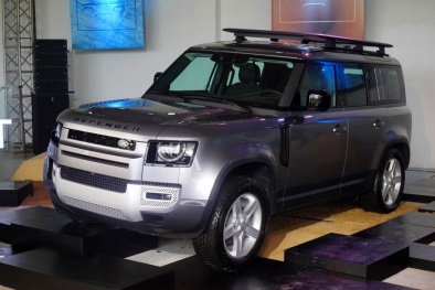 Có giá bán từ hơn 3,8 tỷ đồng, Land Rover Defender mới vừa ra mắt tại Việt Nam có gì hay?