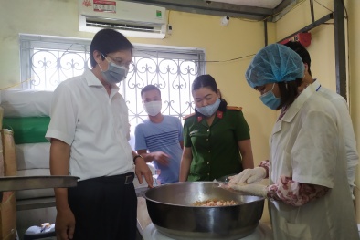 Kiểm tra cơ sở sản xuất bánh trung thu: Xử lý nghiêm các cơ sở có thái độ chống đối