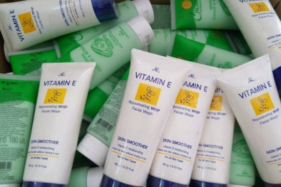 Nguy hại khôn lường từ mỹ phẩm nhập lậu ‘trôi nổi’