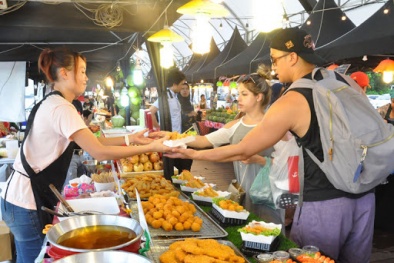 Cảnh báo: Thức ăn đường phố tiềm ẩn nhiều nguy cơ, làm sao để chọn thực phẩm an toàn?