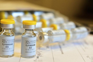 Johnson & Johnson chính thức tạm ngừng thử nghiệm lâm sàng vắc-xin Covid-19