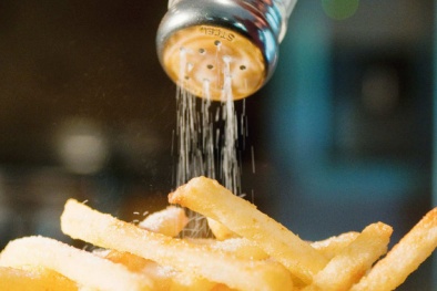 Dùng nhiều muối có thể nguy hiểm tới tính mạng người dùng nên từ bỏ