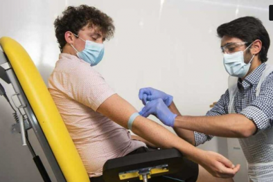 Vaccine ChAdOx1 ngừa Covid-19 tạo miễn dịch mạnh giảm nguy cơ tử vong ở người già