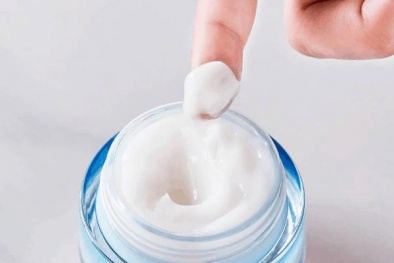 Bôi kem dưỡng ẩm- bước làm đẹp sai lầm, vì sao?