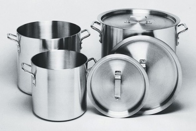 Nhiều mối nguy hại từ xoong nồi bằng inox kém chất lượng nhiều gia đình vẫn đang dùng