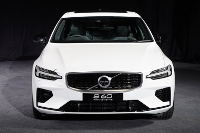 Giá xe Volvo tháng 11: Volvo S60 R-Design giá từ 1,7 tỷ đồng chính thức ra mắt tại Việt Nam