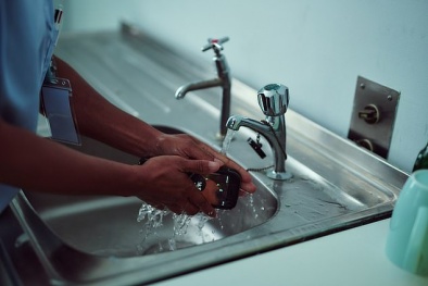 Xuất hiện điện thoại kháng khuẩn đầu tiên trên thế giới