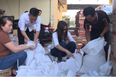 Công ty Điện lực Hà Nam hướng về miền Trung trong tháng tri ân khách hàng năm 2020