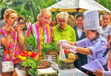 Thưởng thức Phở Thìn vừa quen, vừa lạ tại Vinpearl