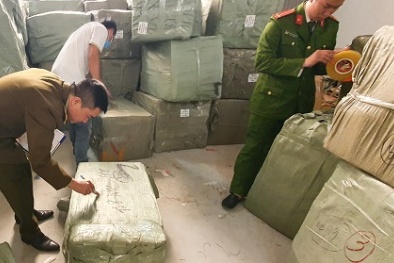 Nhập lậu hàng hóa: Hàng nghìn đôi giày trẻ em được tập kết tại kho chờ xuất bán